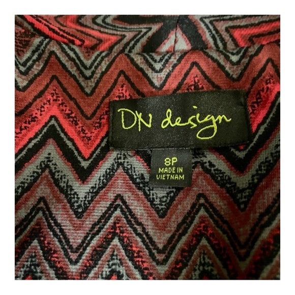 DN Design Size 8
PETITE Jacket Cropped
Chevron Zig Zag Red Black
Open Front - Picture 9 of 12